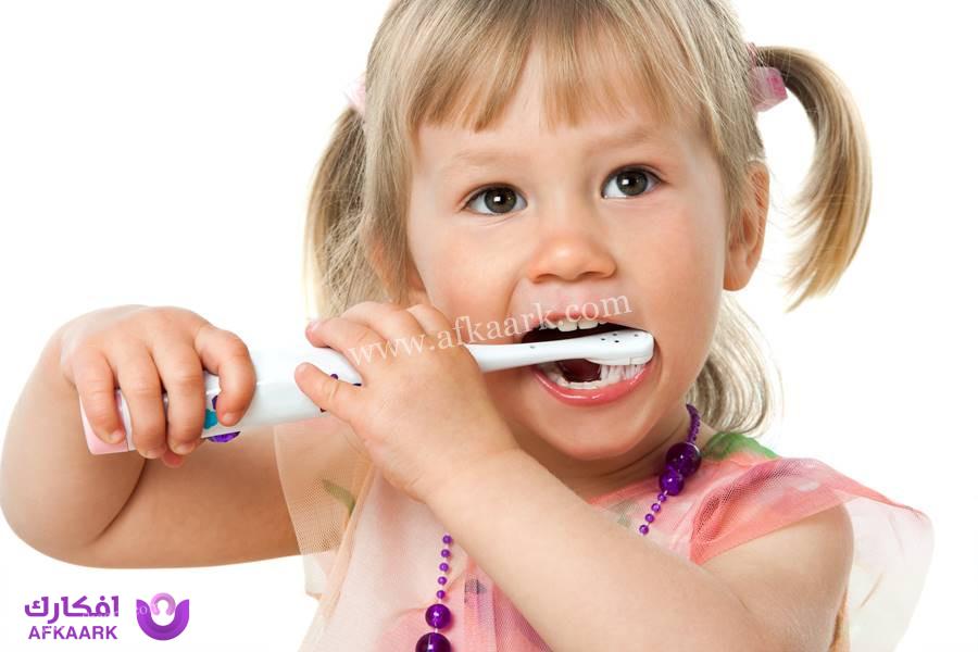 تنظيف أسنان الطفل بعمر سنة ونصف والأساليب الفاعلة للحفاظ عليها 10 تنظيف أسنان الطفل بعمر سنة ونصف