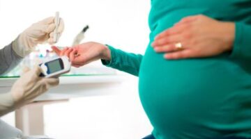 هل سكر الحمل يسبب وفاة الجنين وما هي ومخاطره على صحة الأم ؟